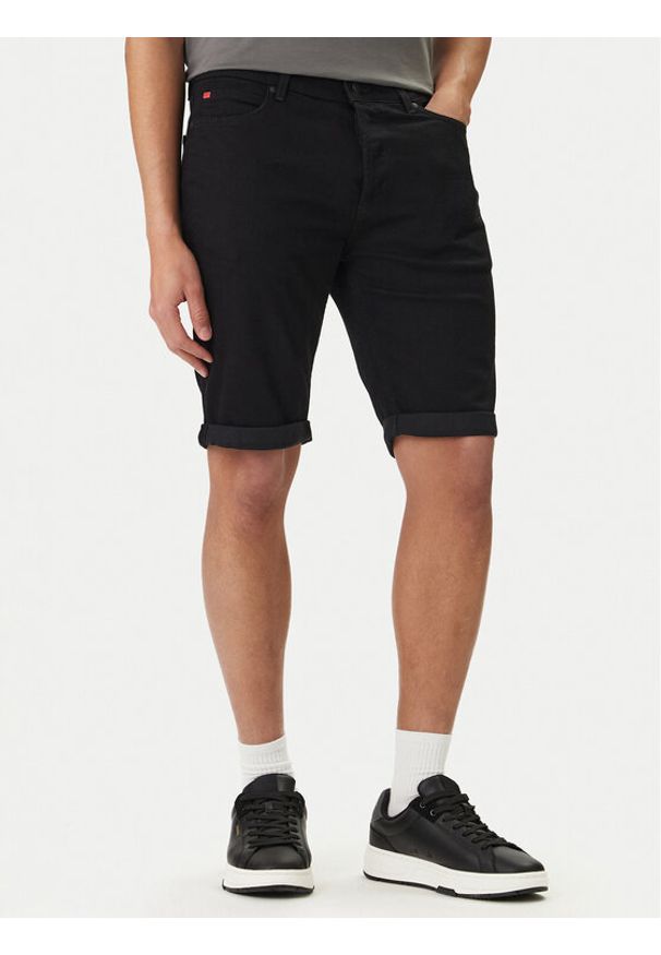 Hugo - HUGO Szorty jeansowe 50556154 Czarny Tapered Fit. Kolor: czarny. Materiał: bawełna