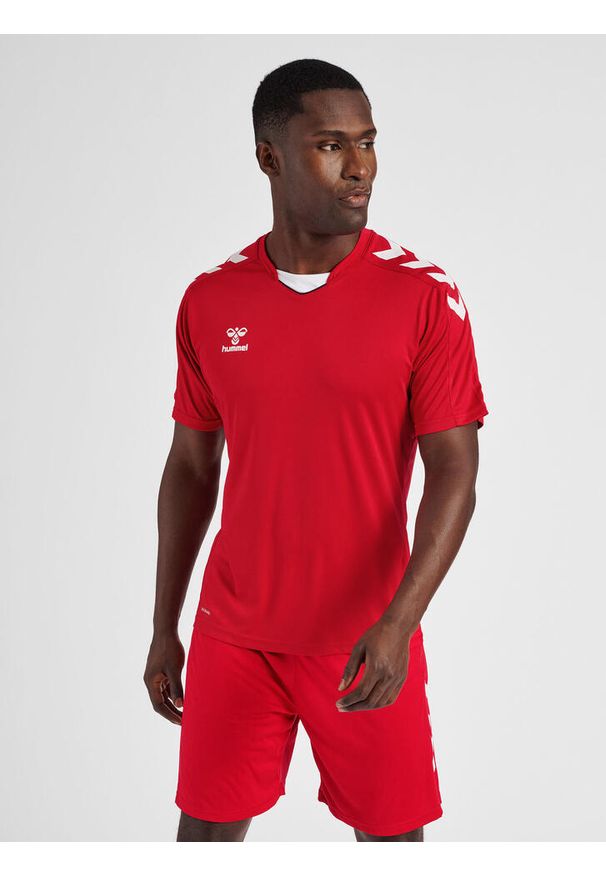 Koszulka piłkarska z krótkim rękawem męska Hummel Core XK Poly Jersey S/S. Kolor: czerwony, wielokolorowy, różowy. Materiał: jersey. Długość rękawa: krótki rękaw. Długość: krótkie. Sport: piłka nożna