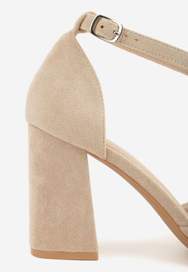 Born2be - Ciemnobeżowe Czółenka z Imitacji Zamszu na Słupku z Noskiem w Szpic Violetto. Okazja: na co dzień, do pracy, na spotkanie biznesowe. Zapięcie: pasek. Kolor: beżowy. Materiał: zamsz. Obcas: na słupku. Styl: klasyczny, casual, biznesowy, elegancki. Wysokość obcasa: średni