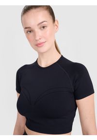 4f - 4F Crop-top treningowy slim bezszwowy damski - czarny M/L. Kolor: czarny. Materiał: skóra, dzianina, materiał, syntetyk, włókno. Długość rękawa: krótki rękaw. Długość: krótkie. Wzór: gładki, ze splotem. Sport: fitness