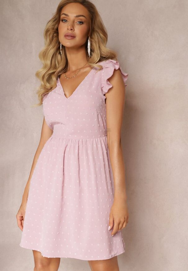 Renee - Różowa Mini Sukienka z Odkrytymi Plecami Wykonana z Tkaniny Plumeti Telmolio. Typ kołnierza: kołnierz z falbankami. Kolor: różowy. Materiał: tkanina. Sezon: lato. Długość: mini