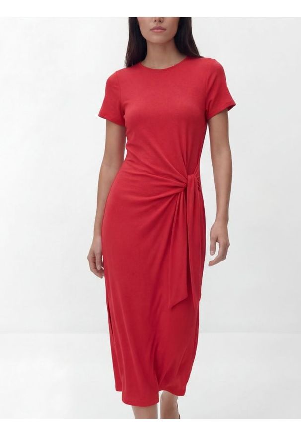 Reserved - Sukienka midi z modalem - czerwony. Kolor: czerwony. Materiał: dzianina. Typ sukienki: proste. Długość: midi