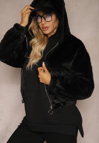 Renee - Czarna Kurtka Futrzana Rozpinana z Kapturem Kikilena. Okazja: na co dzień. Typ kołnierza: kaptur. Kolor: czarny. Materiał: futro. Sezon: zima. Styl: elegancki, casual #3