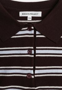 Renee - Brązowy Pasiasty Sweter z Kołnierzem i Guzikami Marlea. Okazja: na randkę. Kolor: brązowy. Materiał: wiskoza, skóra, jeans. Styl: elegancki, klasyczny #2