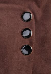 Renee - Brązowa Trapezowa Spódnica o Kopertowym Kroju z Guzikami Ilaraeth. Okazja: na co dzień. Kolor: brązowy. Styl: casual, elegancki, klasyczny #6