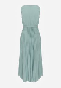 Renee - Zielona Rozkloszowana Sukienka Maxi z Plisowanym Dołem i Gumką w Talii Sare. Okazja: na imprezę. Kolor: zielony. Sezon: lato. Typ sukienki: rozkloszowane, plisowane. Długość: maxi #7