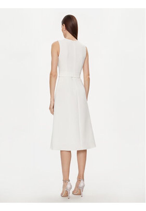 Nissa Sukienka koktajlowa RC14788 Biały Slim Fit. Kolor: biały. Materiał: syntetyk. Styl: wizytowy