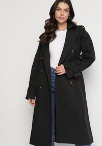 Born2be - Czarny Płaszcz Trencz Dwurzędowy z Paskiem Cloimia. Okazja: na co dzień. Kolor: czarny. Materiał: dzianina. Długość rękawa: długi rękaw. Długość: do kolan. Styl: casual, elegancki, klasyczny, wizytowy #5