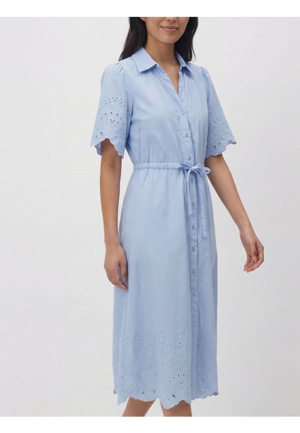 Reserved - Bawełniana sukienka z ażurowymi wstawkami - jasnoniebieski. Kolor: niebieski. Materiał: bawełna. Wzór: ażurowy. Typ sukienki: proste