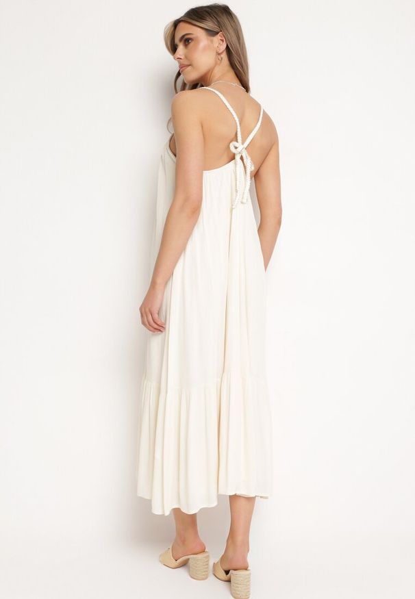 Born2be - Beżowa Wiskozowa Sukienka z Ramiączkami Zdobiona Cekinami i Metaliczną Nitką Comalara. Okazja: na imprezę, na co dzień. Typ kołnierza: dekolt w serek. Kolor: beżowy. Materiał: wiskoza. Długość rękawa: na ramiączkach. Wzór: aplikacja. Styl: casual