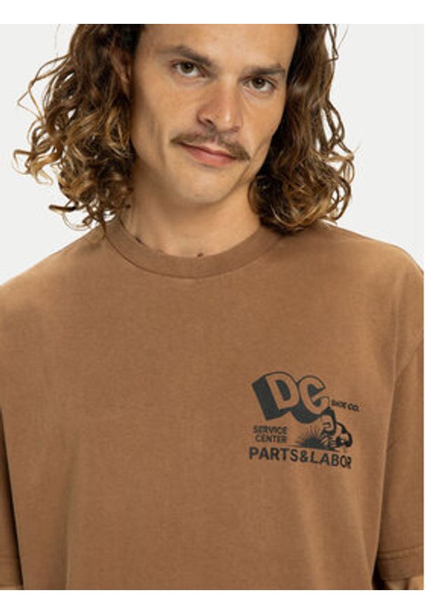 DC Shoes T-Shirt Parts Dep EDYZT04366 Brązowy Regular Fit. Kolor: brązowy. Materiał: bawełna
