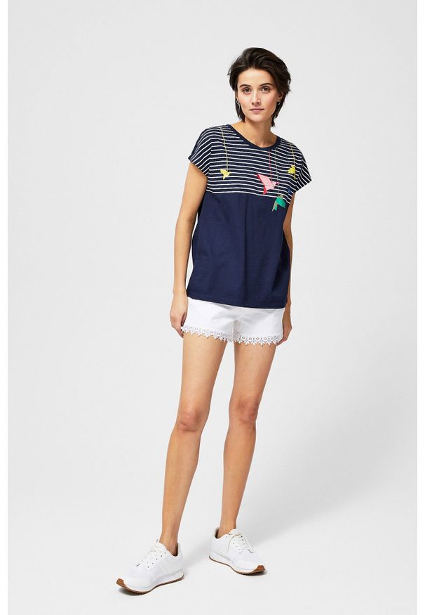 MOODO - Szorty jeansowe z koronką. Materiał: jeans, koronka. Wzór: koronka