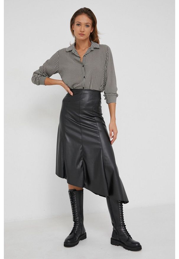 Answear Lab Spódnica kolor czarny midi rozkloszowana. Kolor: czarny. Materiał: skóra. Styl: wakacyjny