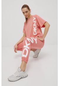 DKNY - Dkny spodnie damskie kolor różowy z nadrukiem. Kolor: różowy. Wzór: nadruk