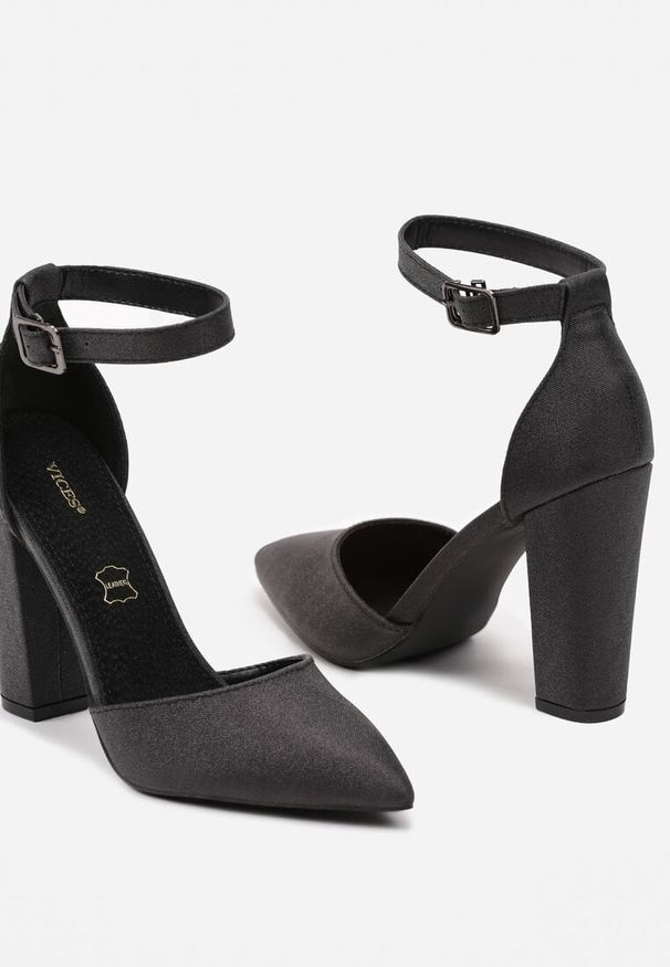 Born2be - Czarne Brokatowe Czółenka Vices na Obcasie Zapinane Wokół Kostki Izaditia. Nosek buta: szpiczasty. Kolor: czarny. Materiał: jeans. Obcas: na obcasie. Styl: elegancki. Wysokość obcasa: średni