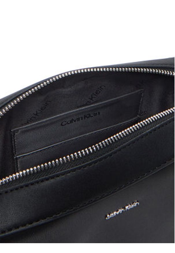 Calvin Klein Torebka Ck Must Small Camera Bag K60K613145 Czarny. Kolor: czarny. Materiał: skórzane
