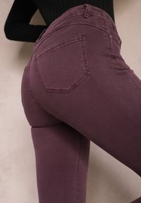 Renee - Ciemnofioletowe Jeansy Skinny z Efektem Push Up Karinali. Okazja: na co dzień. Kolor: fioletowy. Wzór: gładki. Styl: casual #4