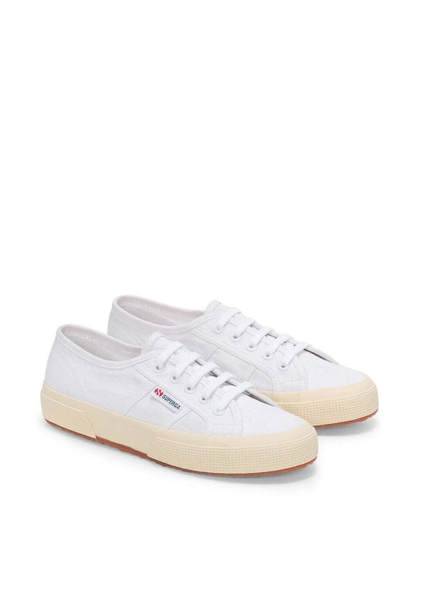 Sneakersy damskie Superga 2750 Linen. Okazja: na co dzień. Kolor: biały