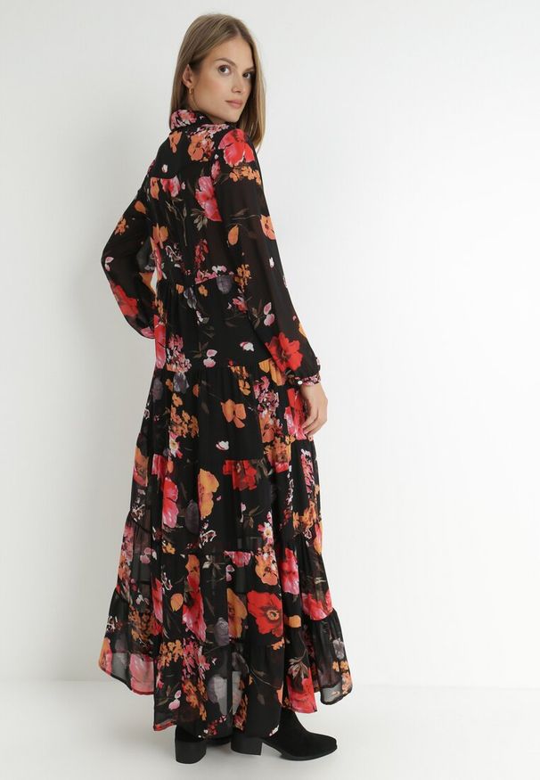 Born2be - Czarna Sukienka Doreris. Okazja: na co dzień. Kolor: czarny. Materiał: tkanina. Wzór: kolorowy, kwiaty. Typ sukienki: koszulowe, proste. Styl: casual, klasyczny. Długość: maxi