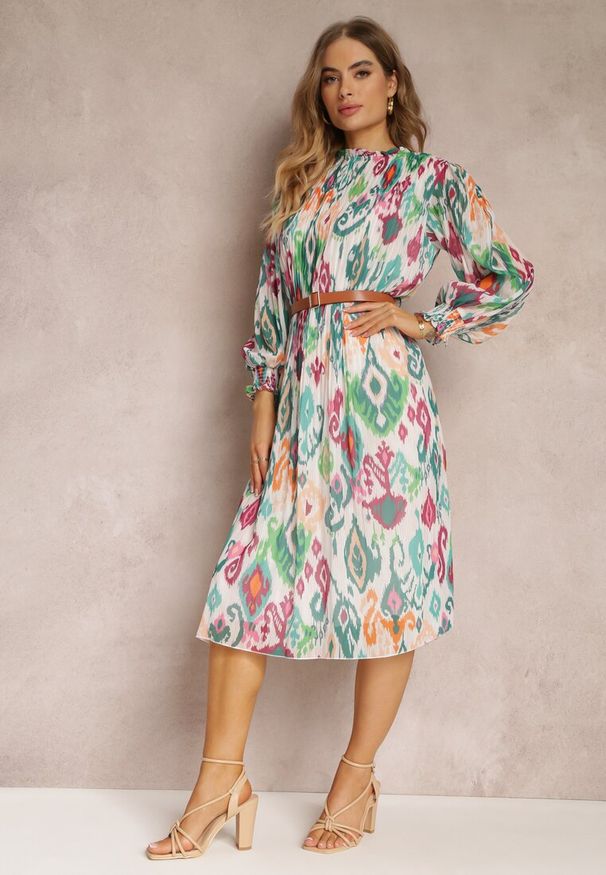 Renee - Zielona Rozkloszowana Sukienka z Plisowaniem i Paskiem Thelosine. Kolor: zielony