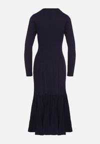 Born2be - Granatowa Taliowana Sukienka z Wiskozą z Guzikami i Rozkloszowanym Dołem Faratila. Okazja: na co dzień. Kolor: niebieski. Materiał: wiskoza. Styl: klasyczny, casual, elegancki #2