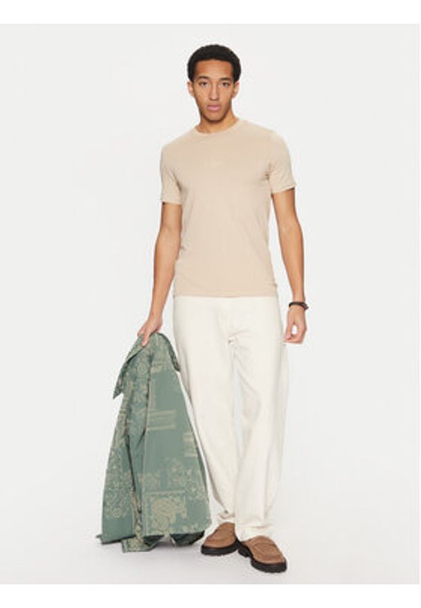 Guess T-Shirt M2YI72 I3Z14 Beżowy Regular Fit. Kolor: beżowy. Materiał: bawełna