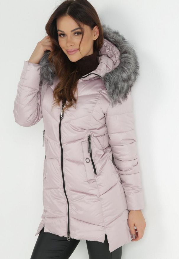 Born2be - Różowa Kurtka Pikowana z Kapturem z Futerkiem Lue. Okazja: na spacer, na co dzień. Typ kołnierza: kaptur. Kolor: różowy. Materiał: futro. Długość rękawa: długi rękaw. Długość: długie. Sezon: zima, jesień. Styl: klasyczny, casual, elegancki