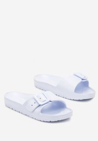 Born2be - Jasnoniebieskie Płaskie Piankowe Klapki z Klamerką Nelithia. Okazja: na co dzień. Nosek buta: otwarty. Kolor: niebieski. Materiał: guma, jeans. Sezon: lato. Obcas: na obcasie. Styl: klasyczny, casual, elegancki. Wysokość obcasa: niski #6