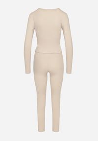 Born2be - Jasnobeżowy Komplet Sportowy Legginsy i Bluzka z Długim Rękawem Toretta. Kolor: beżowy. Wzór: aplikacja