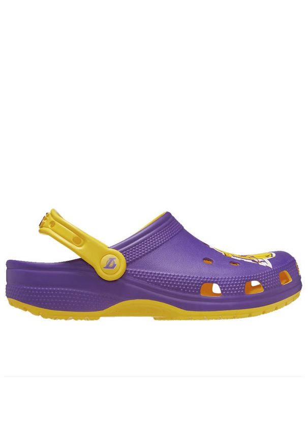 Klapki Crocs NBA Los Angeles Lakers Classic Clog 208650-75Y - fioletowe. Kolor: fioletowy. Materiał: materiał. Sezon: lato