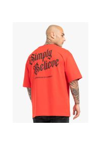 TAPOUT - Koszulka Tapout Simply Believe. Kolor: czerwony, czarny, wielokolorowy. Wzór: nadruk