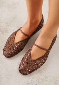 Born2be - Brązowe Ażurowe Balerinki z Imitacji Plecionki z Paskiem Naeraea. Okazja: na co dzień. Zapięcie: pasek. Kolor: brązowy. Materiał: len. Wzór: ażurowy. Sezon: wiosna, lato. Styl: casual, klasyczny #9