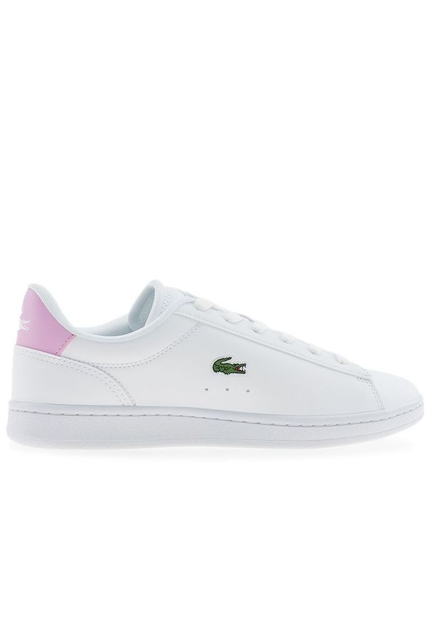 Buty młodzieżowe Lacoste Carnaby Set 1263 SUJ 751SUJ0006-1Y9 - białe. Okazja: na co dzień. Zapięcie: sznurówki. Kolor: biały. Materiał: syntetyk, skóra, guma. Wzór: aplikacja
