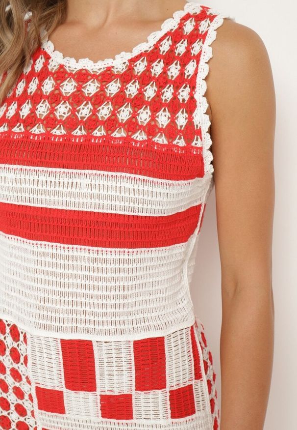 Born2be - Biało-Czerwona Dopasowana Sukienka z Bawełny o Ażurowym Wykończeniu bez Rękawów Balmalia. Okazja: na imprezę, na co dzień. Kolor: biały. Materiał: bawełna. Długość rękawa: bez rękawów. Wzór: ażurowy. Typ sukienki: dopasowane, proste. Styl: wizytowy, casual, wakacyjny, elegancki
