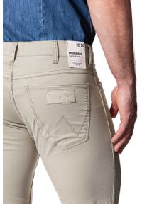Wrangler - WRANGLER SPODNIE MĘSKIE GREENSBORO CAMEL WASHED W15QMM49J 112126986. Materiał: materiał #2