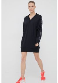 Calvin Klein Performance sukienka kolor czarny mini oversize. Kolor: czarny. Długość rękawa: długi rękaw. Wzór: aplikacja. Typ sukienki: oversize. Długość: mini #3