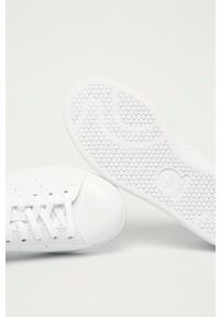 adidas Originals Buty kolor biały. Nosek buta: okrągły. Zapięcie: sznurówki. Kolor: biały. Materiał: guma. Model: Adidas Stan Smith