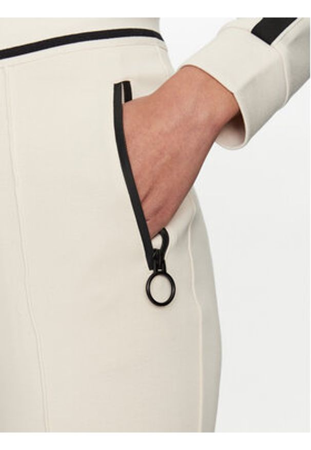 Olsen Spodnie materiałowe 14002156 Beżowy Regular Fit. Kolor: beżowy. Materiał: syntetyk