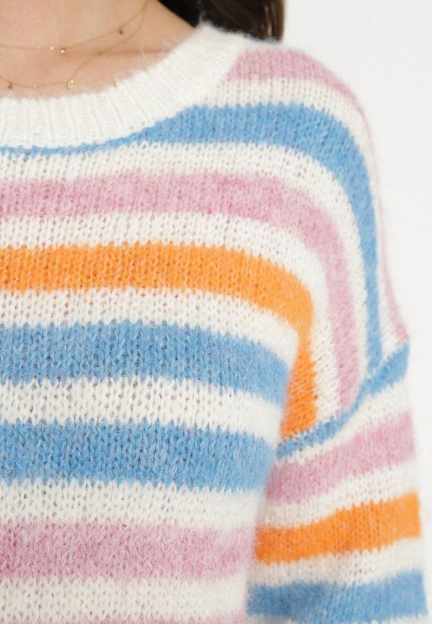 Born2be - Niebieski Sweter w Kolorowe Paski z Wełną Amleva. Okazja: na co dzień. Kolor: niebieski. Materiał: wełna. Długość rękawa: długi rękaw. Długość: długie. Wzór: paski, kolorowy. Styl: elegancki, casual