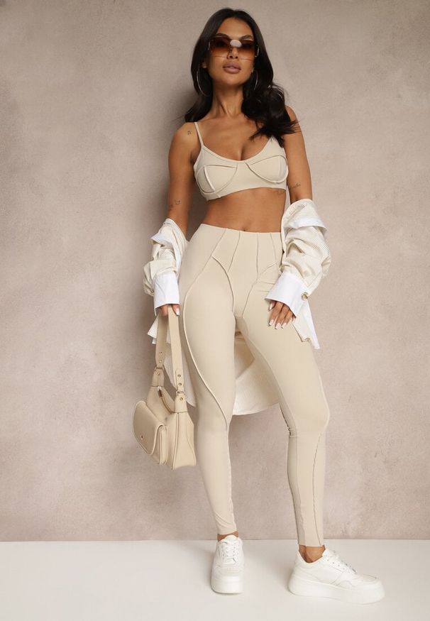 Renee - Beżowy Komplet Sportowy Zdobiony Przeszyciami Legginsy i Top Filaranea. Kolor: beżowy. Materiał: jeans. Wzór: aplikacja