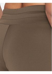 Guess Spodnie dresowe V3BB11 KB212 Brązowy Regular Fit. Kolor: brązowy. Materiał: dresówka, syntetyk #5