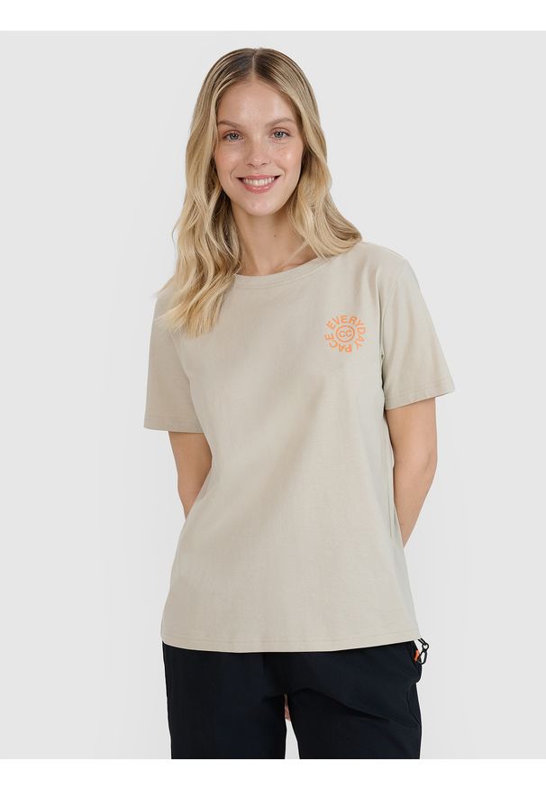 4f - 4F T-shirt oversize z nadrukiem damski - beżowy XL. Okazja: na co dzień. Kolor: beżowy. Materiał: dzianina, bawełna, jersey. Długość rękawa: krótki rękaw. Długość: krótkie. Wzór: nadruk. Styl: klasyczny, sportowy, casual