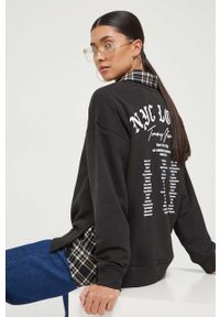 Tommy Jeans bluza damska kolor czarny z nadrukiem. Kolor: czarny. Materiał: bawełna, dzianina. Wzór: nadruk. Styl: klasyczny #1