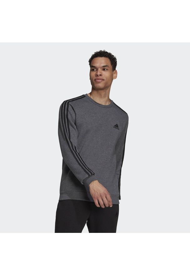 Adidas - Bluza męska adidas Essentials Sweatshirt. Kolor: czarny, szary, wielokolorowy. Materiał: bawełna, materiał. Sport: fitness