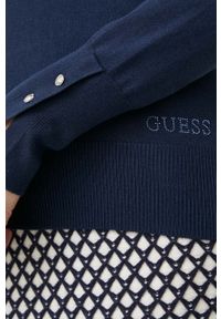 Guess sweter damski kolor granatowy lekki. Okazja: na co dzień. Kolor: niebieski. Materiał: materiał, dzianina, wiskoza. Długość rękawa: długi rękaw. Długość: długie. Styl: casual #5