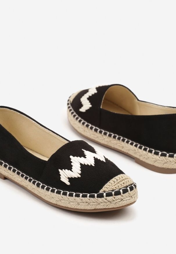 Born2be - Czarne Espadryle z Plecionką i Motywem Zygzaków Sdivaria. Kolor: czarny. Materiał: len