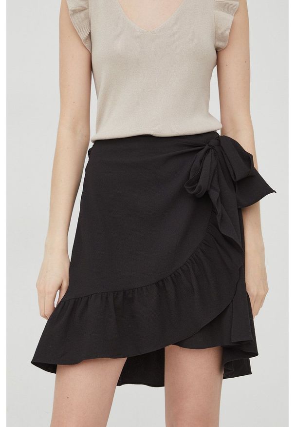 Vero Moda spódnica kolor czarny mini rozkloszowana. Kolor: czarny. Materiał: tkanina