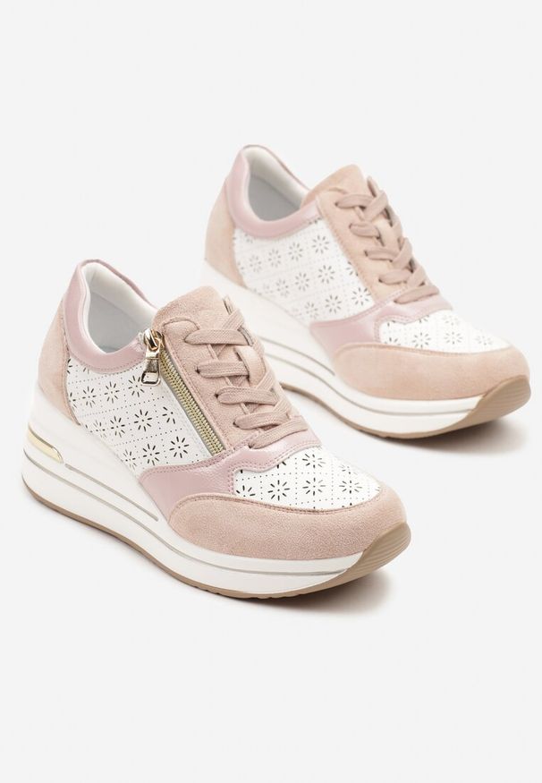 Renee - Różowe Sneakersy z Ażurową Perforacją Suwakiem i Ukrytym Koturnem Pelaria. Nosek buta: okrągły. Zapięcie: sznurówki. Kolor: różowy. Materiał: materiał. Wzór: ażurowy. Obcas: na koturnie. Wysokość obcasa: średni