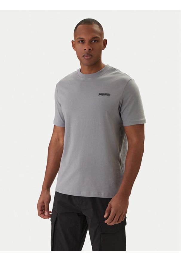 Napapijri T-Shirt Smallbox NP0A88TR Szary Regular Fit. Kolor: szary. Materiał: bawełna