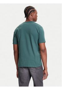 Wrangler T-Shirt Sign Off 112371479 Zielony Regular Fit. Kolor: zielony. Materiał: bawełna